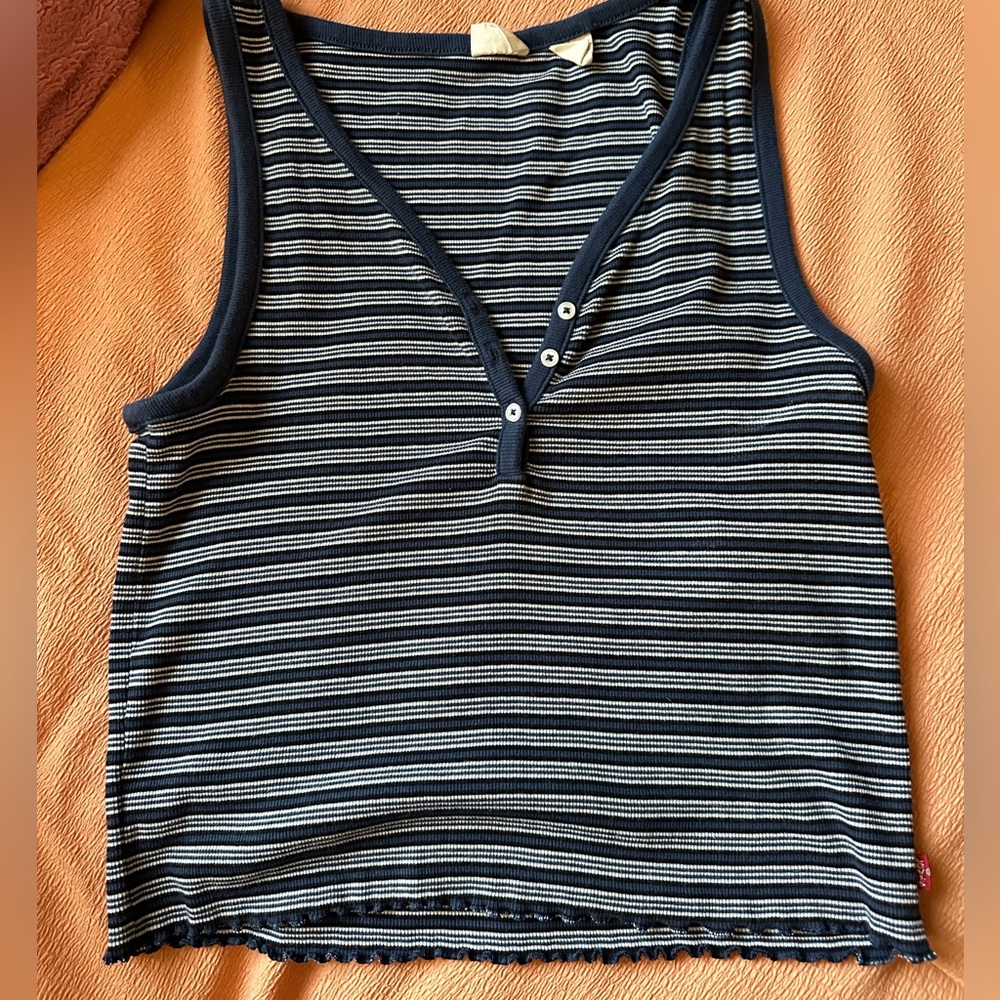 Levi’s Spice Tank Top Large button up in navy & white w/ cute ruffled edge